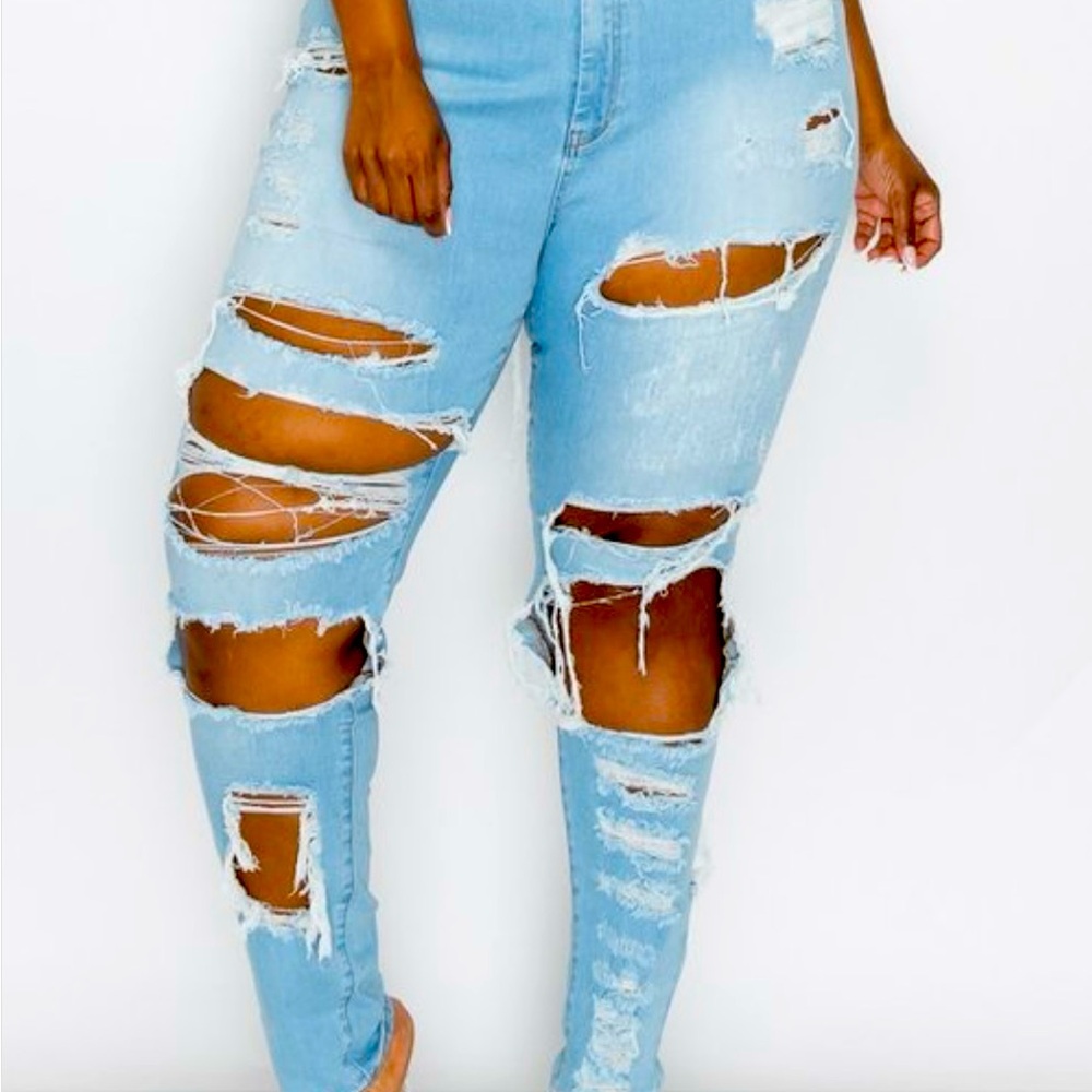 PLUS SIZE - LIGHT BLUE DENIM JEANS W/ FRONT DISTRESS [BRAND NEW]